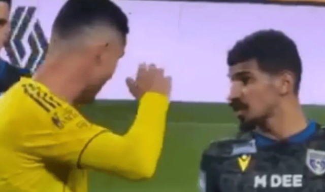 华体会体育-C罗对纠缠不休的布赖代后卫举手警告：别碰我了