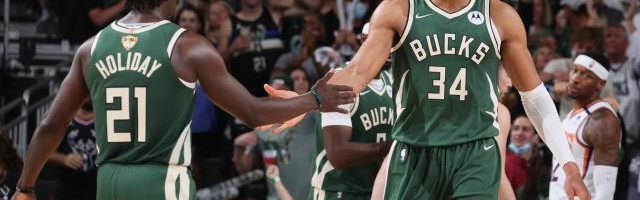 华体会官网-霍勒迪米德尔顿触底反弹 雄鹿赢球得靠“三巨头”