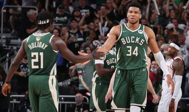 华体会官网-霍勒迪米德尔顿触底反弹 雄鹿赢球得靠“三巨头”