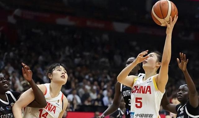 女篮世预赛｜王思雨及时爆发助中国女篮击败南苏丹
