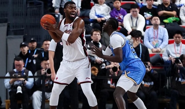 华体会APP-唉！3大投手3分16中2，频频打铁输北京，球迷：平时训练在干什么?