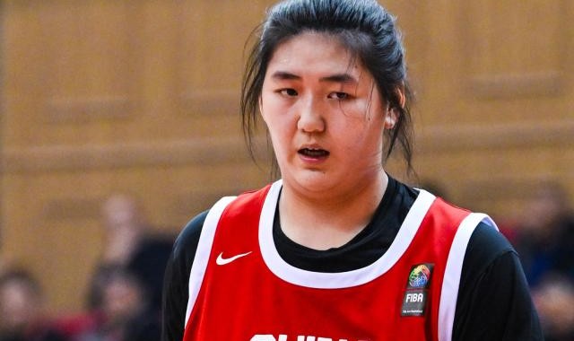 女篮热身赛大胜！2米26张子宇砍11+9，王思雨亮相