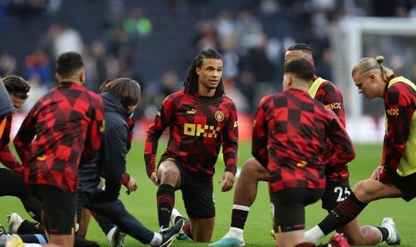 【英超】马赫雷斯中框凯恩破纪录，十人热刺1-0曼城